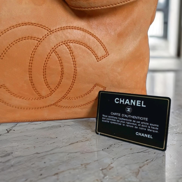 CHANEL Vintage CC Logo Mustard Lambskin Leather Shoulder Bag - Picture 6 of 16